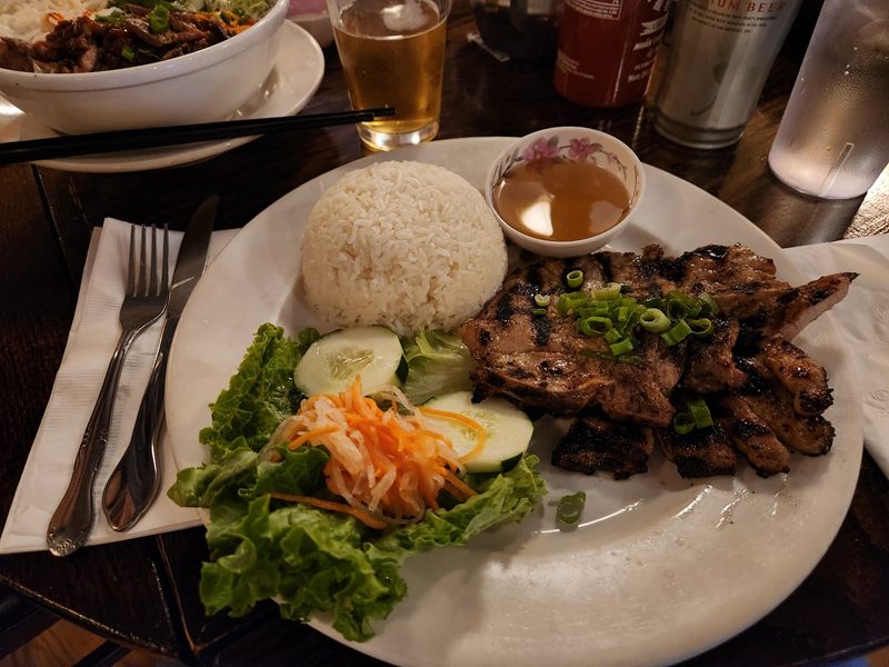 Le’s Vietnamese Restaurant food