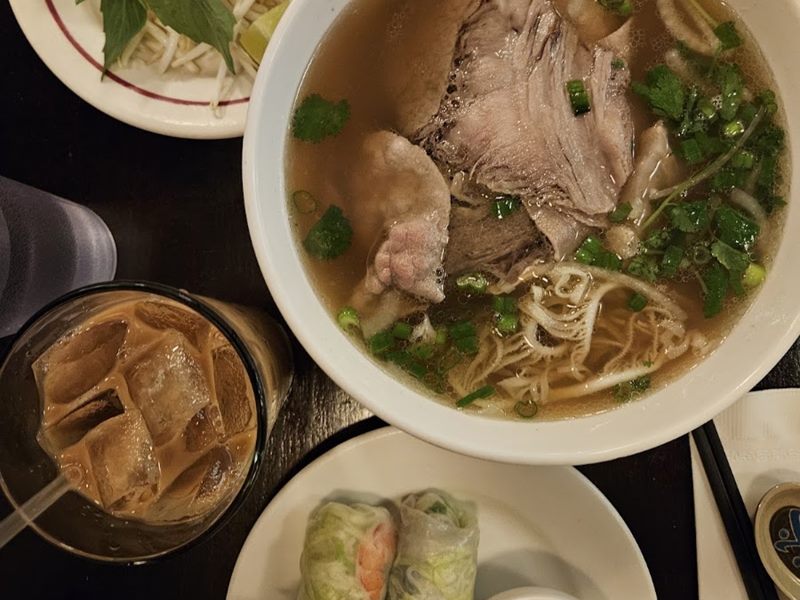 Le’s Vietnamese Restaurant food